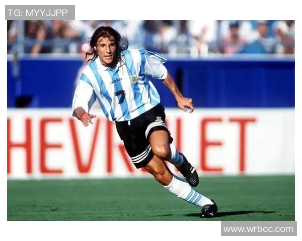 你长得像哪个足球明星揭秘你的面容与球场巨星的相似之处