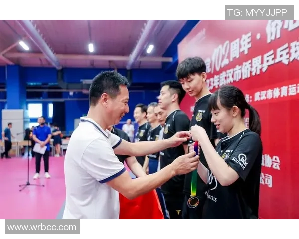 武汉乒乓球队实力揭秘:乒乓球巨献背后的故事与成就 武汉乒乓球队实力揭秘:乒乓球巨献背后的故事与成就